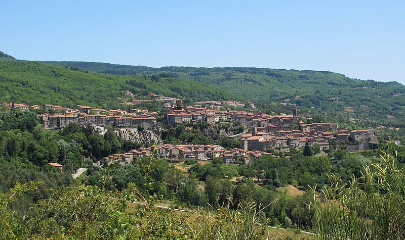 Sotto il sole della Toscana, il primo “Smart Working Village”.